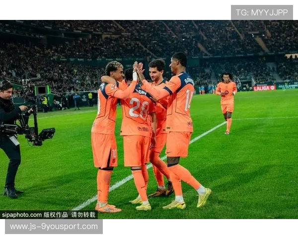 西甲：巴萨3-1止颓势 安东尼独造三球，安东尼奥与巴萨尼奥